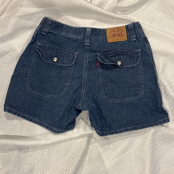 Vintage 2003 Levi's Dark Blue Jean Shorts size 10 flap pockets y2K 4 inch - Picture 3 of 6